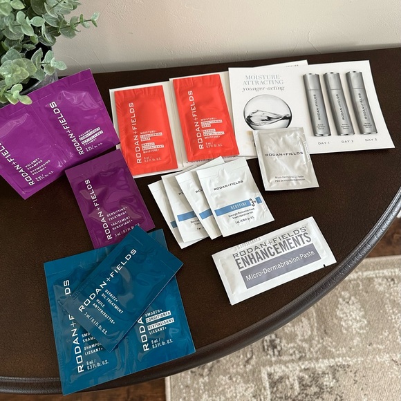 Rodan and Field • Candle & Samples Bundle - Picture 4 of 4